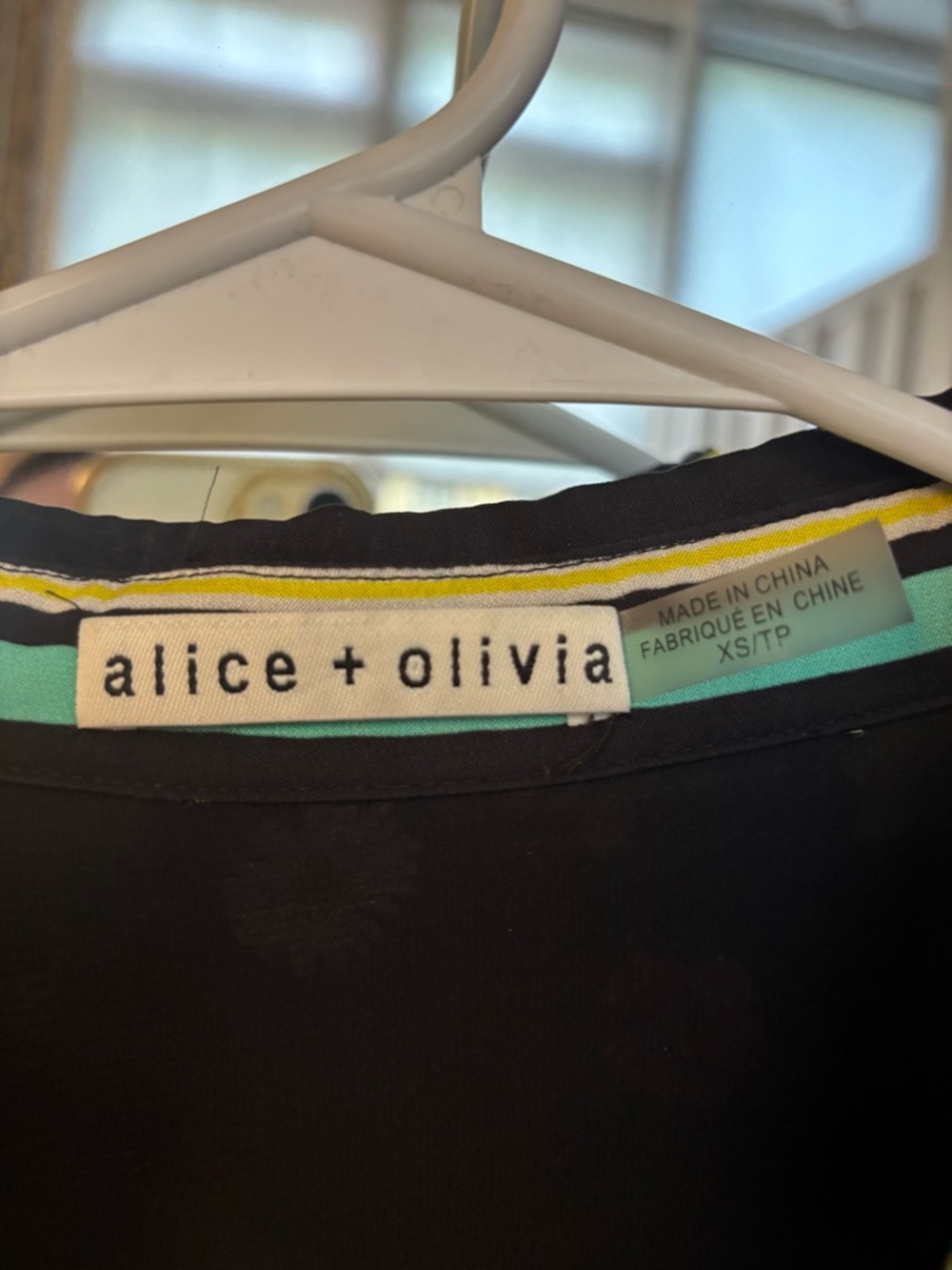 Alice + Olivia floral blouse with dramatic sleeves - Picture 4 of 4